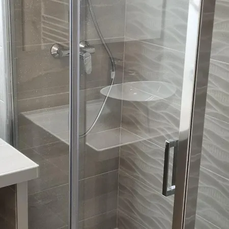 2 Pieces Pour 4 Personnes Avec Balcon Et Acces Piscine A Superdevoluy - Fr-1-504-549 *